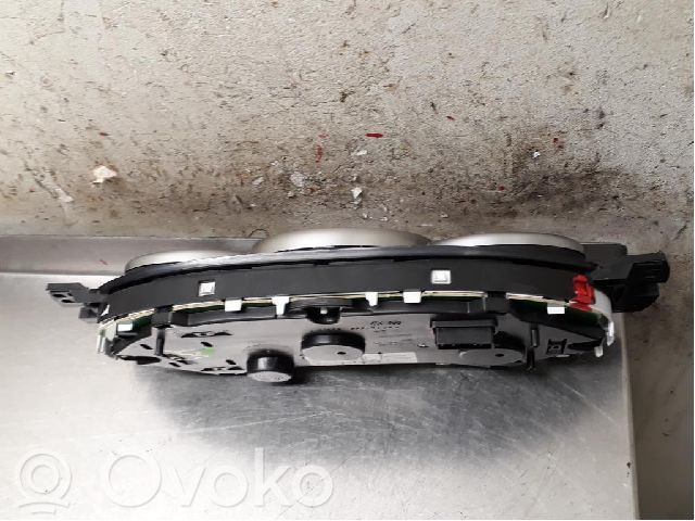 Dacia Sandero Geschwindigkeitsmesser Cockpit