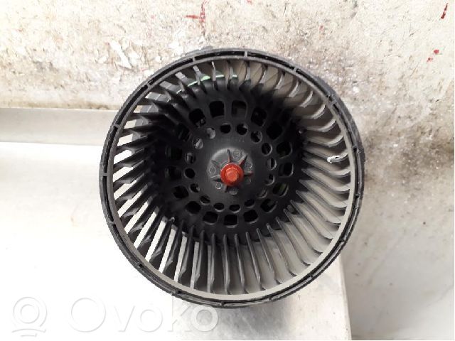 Renault Clio IV Lämmittimen puhallin 