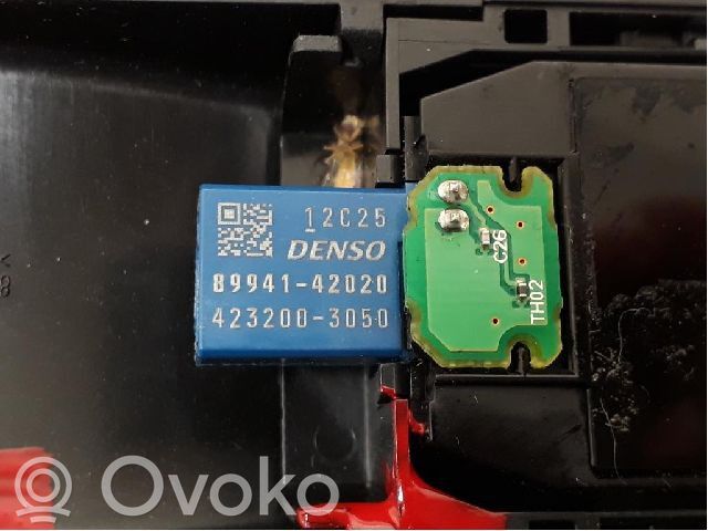 Lexus UX Rain sensor