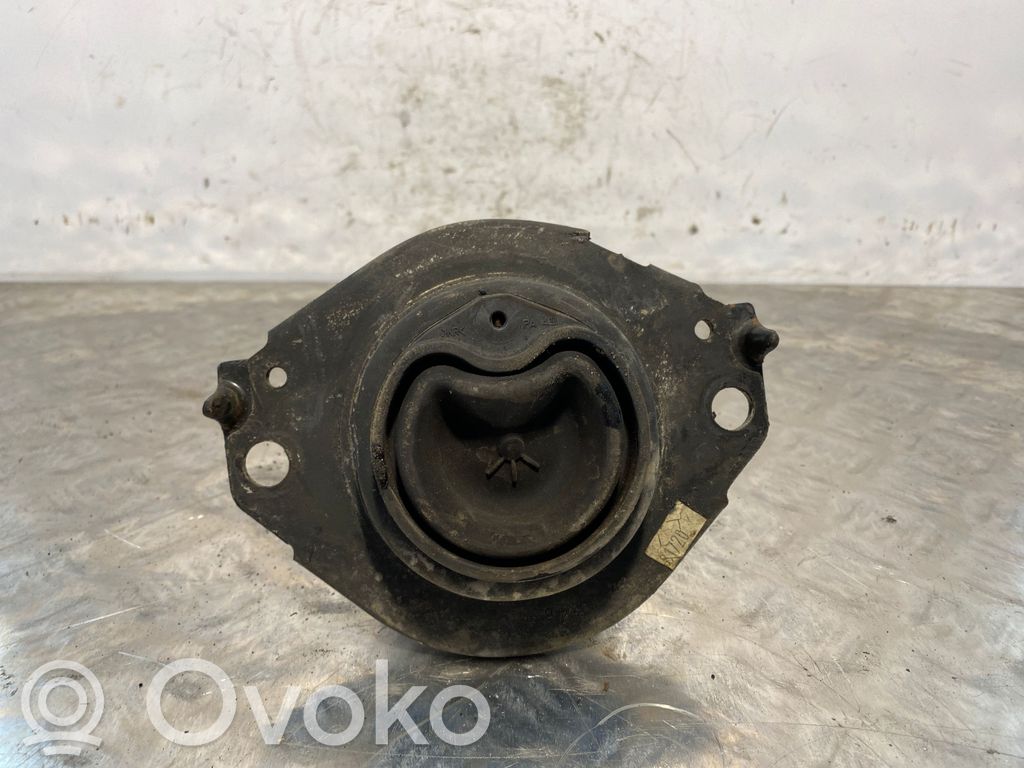 Jeep Grand Cherokee Engine mount bracket 