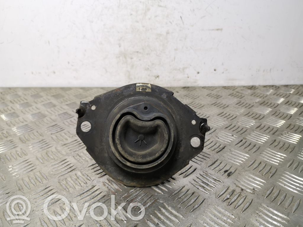 Jeep Grand Cherokee Engine mount bracket 