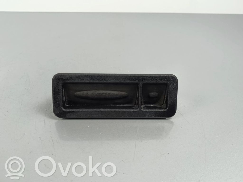 Jeep Cherokee KL Interruptor para abrir la puerta trasera 