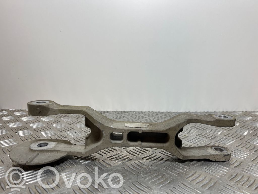 Jeep Cherokee Engine mounting bracket 