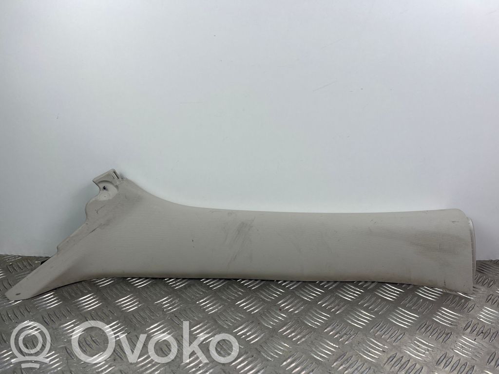 Jeep Cherokee Kita salono detalė 