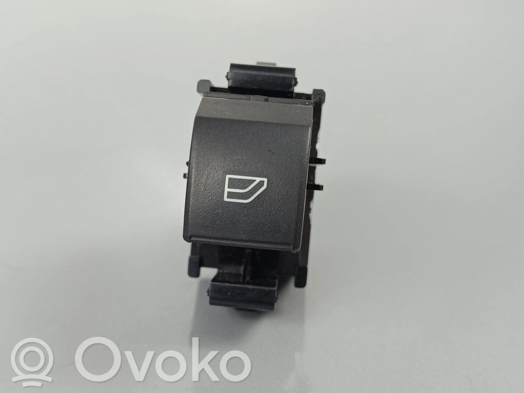 Mitsubishi Eclipse Cross Electric window control switch 