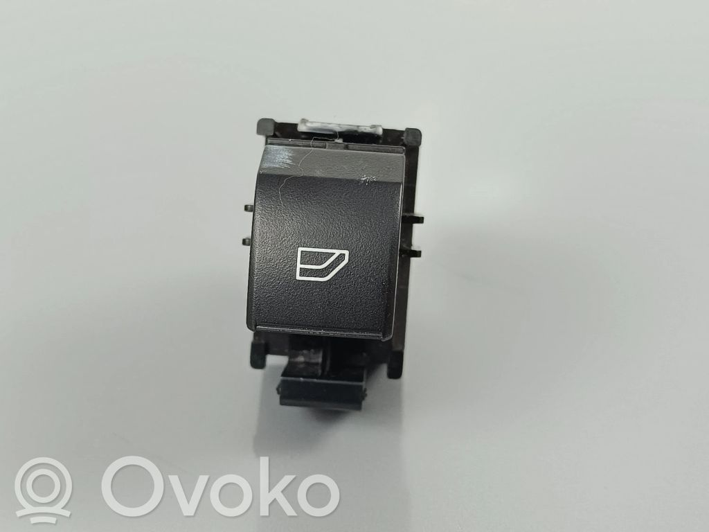 Mitsubishi Eclipse Cross Electric window control switch 