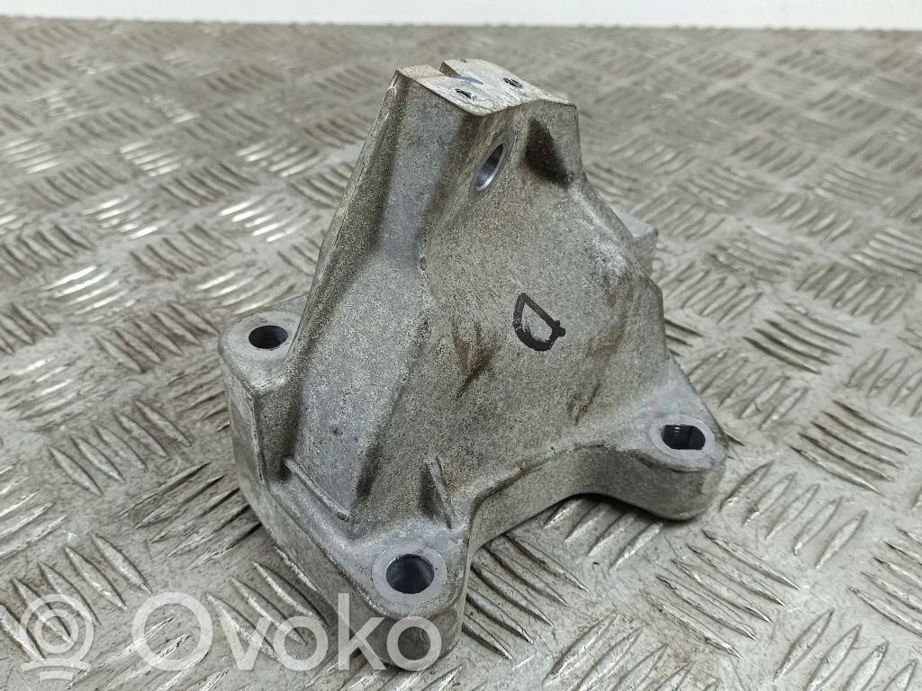 Engine mounting bracket   68275988AA