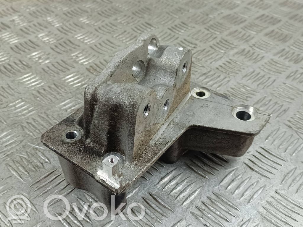 Jeep Compass Engine mounting bracket 