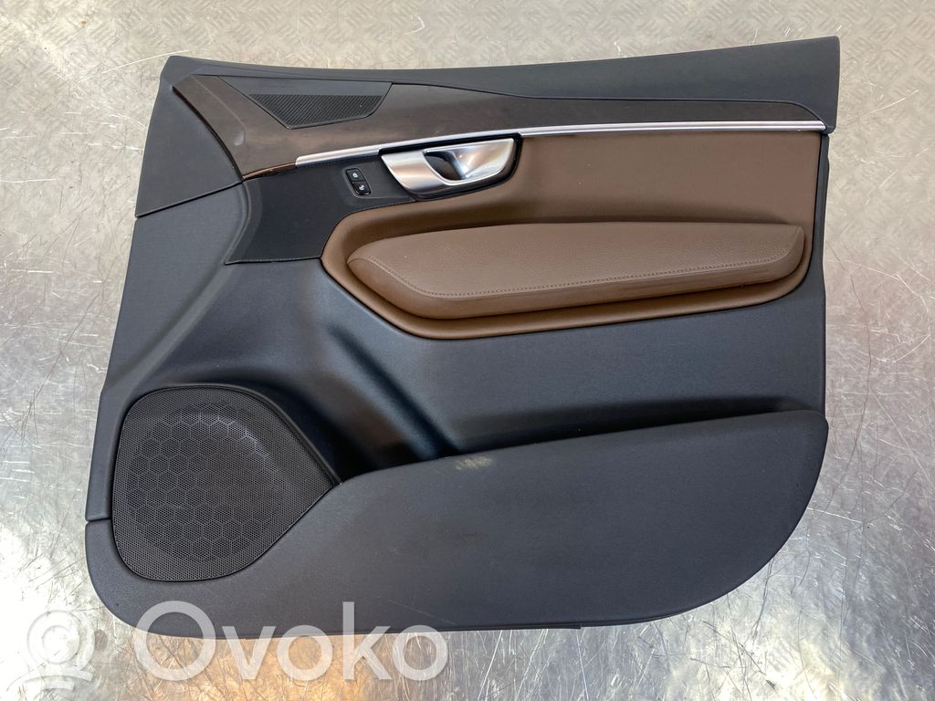 Volvo XC90 Front door card panel trim 