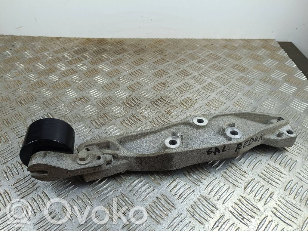 Rear differential/diff mount bracket   31492089