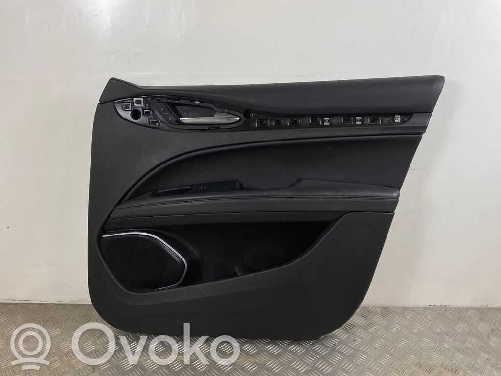 Alfa Romeo Stelvio Boczki / Poszycie drzwi przednich 