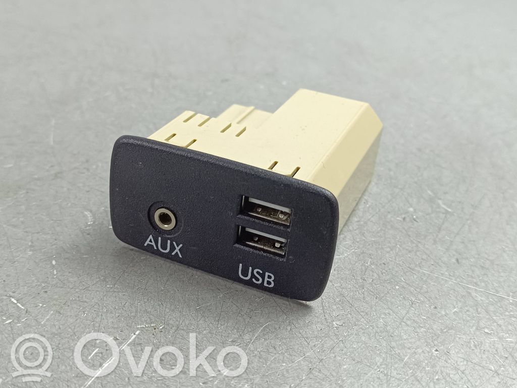 Subaru Outback (BS) USB socket connector 