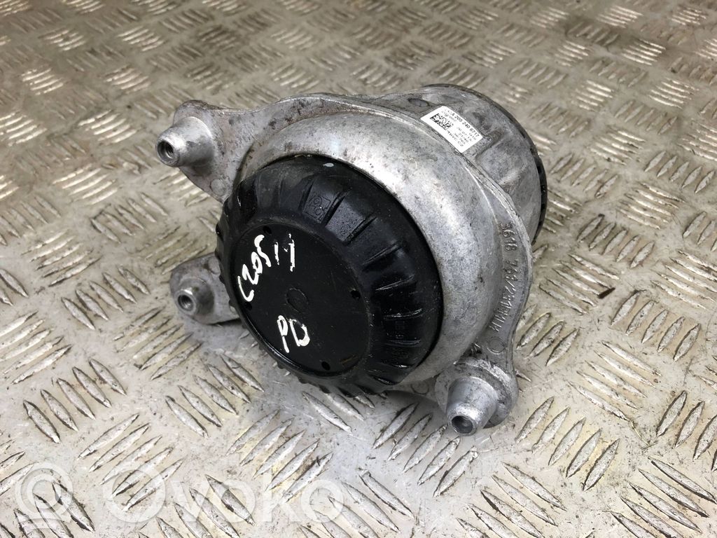 Mercedes-Benz C W205 Engine mount bracket 