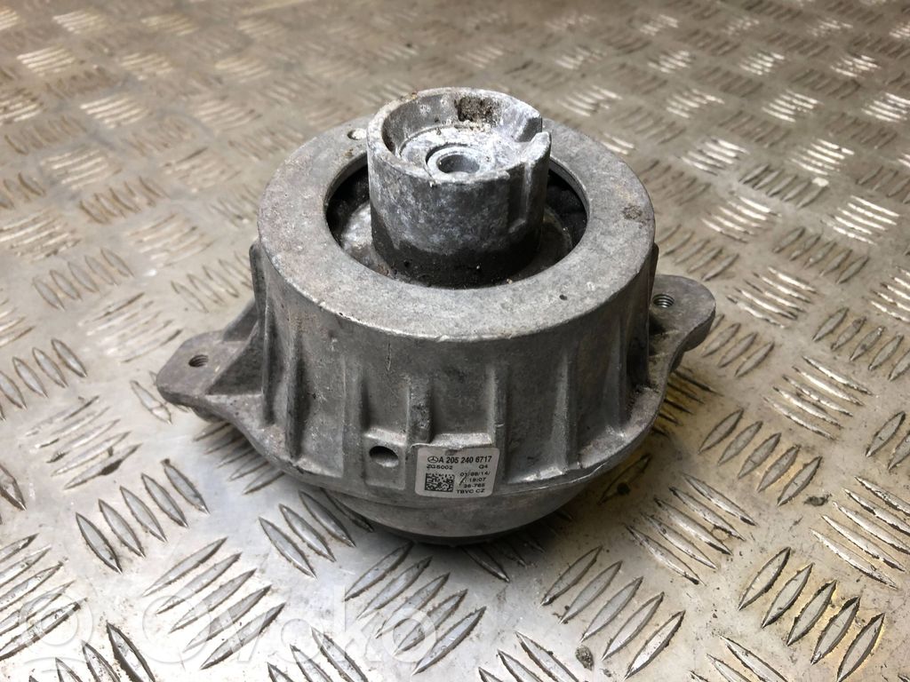 Mercedes-Benz C W205 Engine mount bracket 