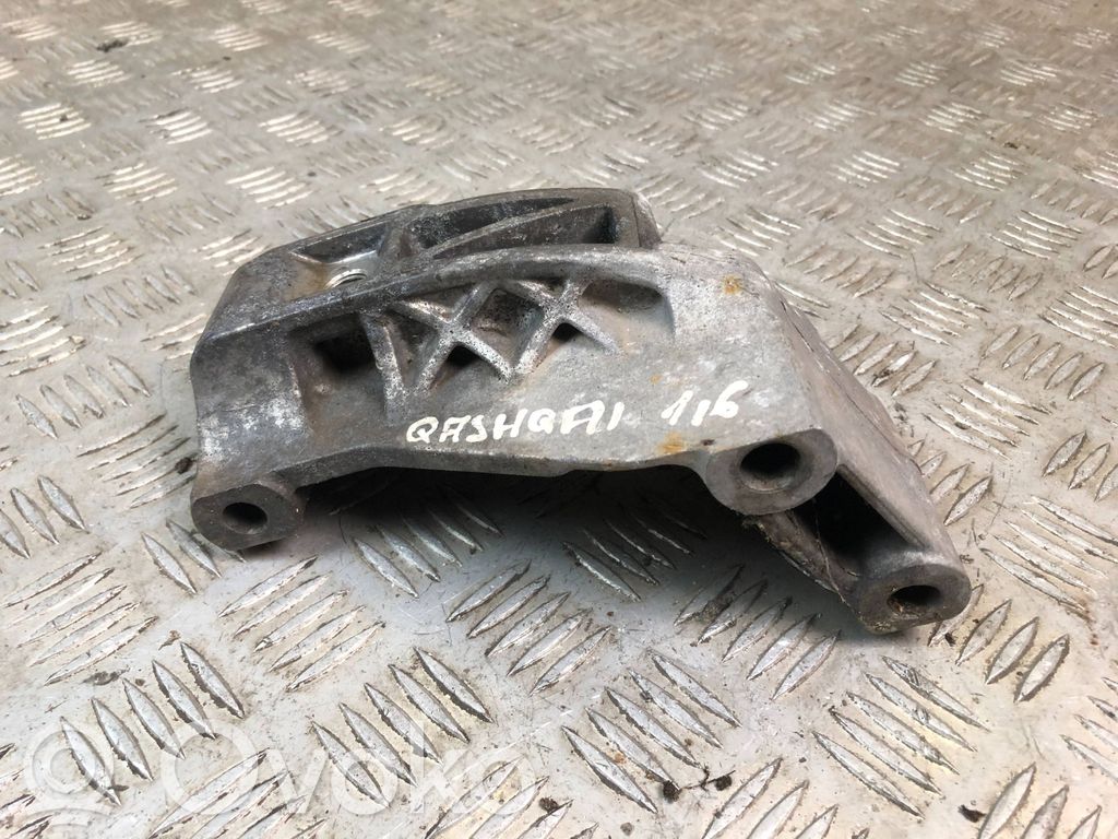 Nissan Qashqai Engine mounting bracket 