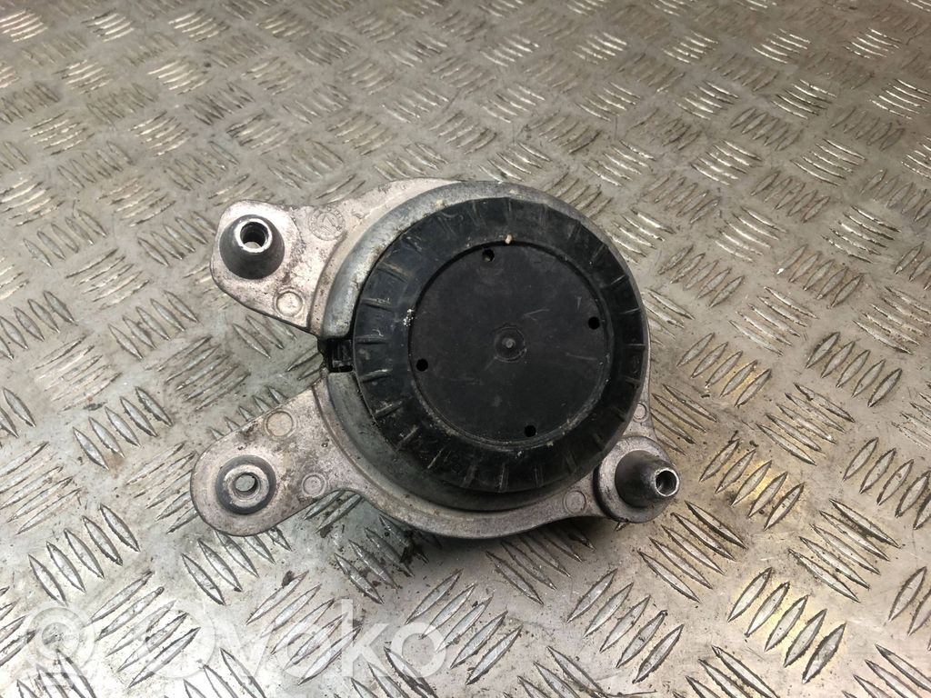 Mercedes-Benz C W205 Engine mount bracket 