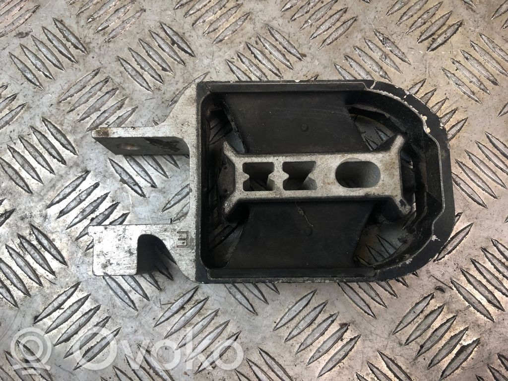 Volvo V40 Engine mount bracket 