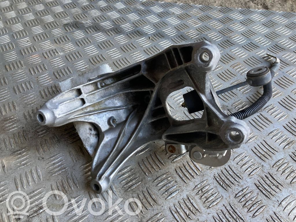 Audi A4 S4 B9 Engine mounting bracket 