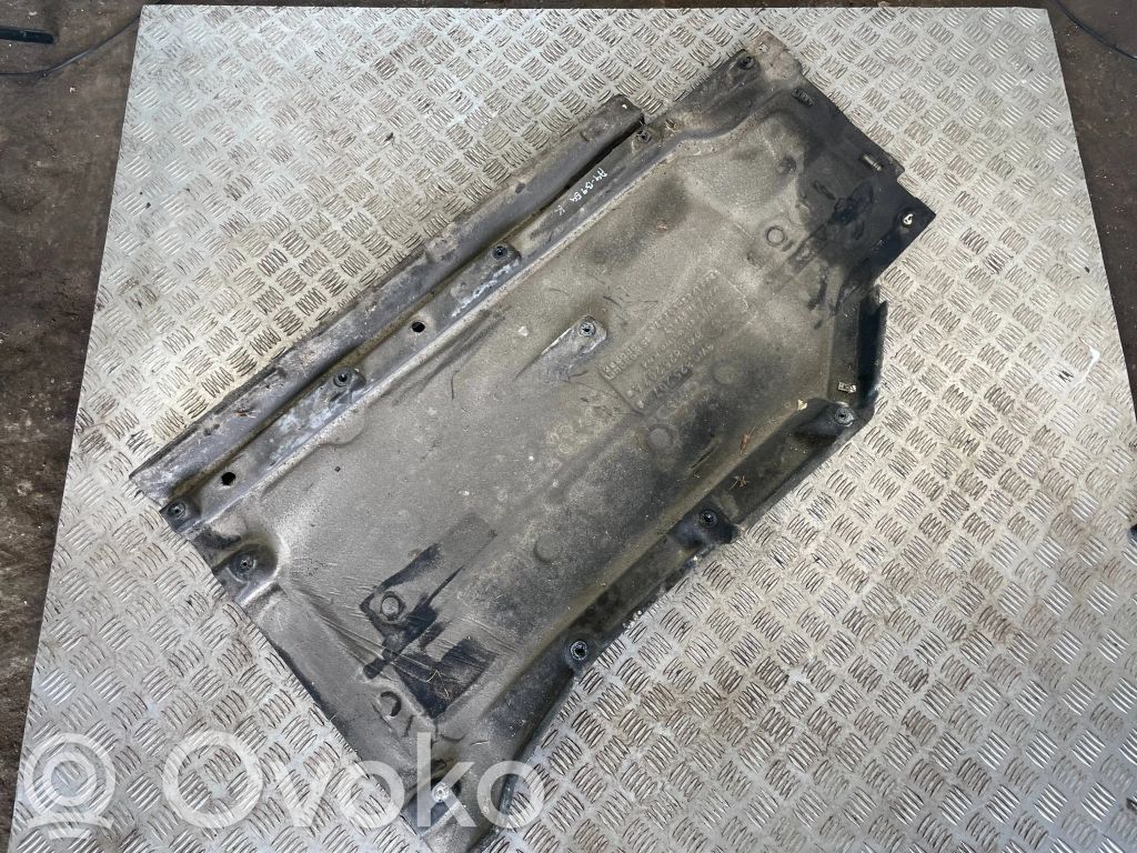 Audi A4 S4 B9 Osłona środkowa podwozia 