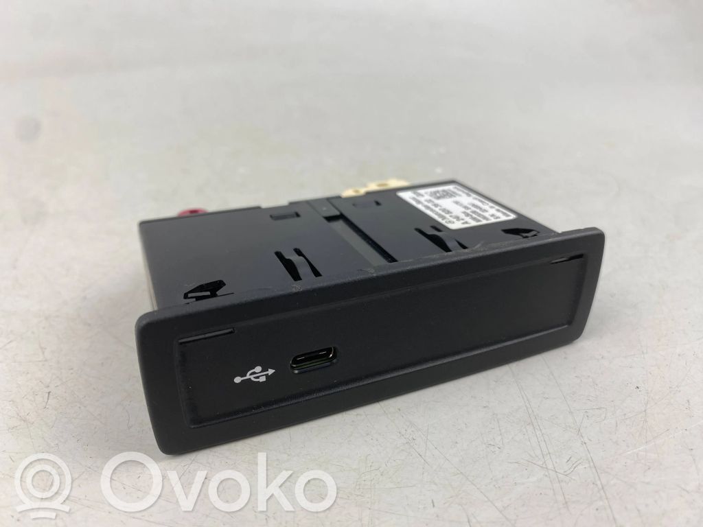 Gniazdo / Złącze USB   A2478203902