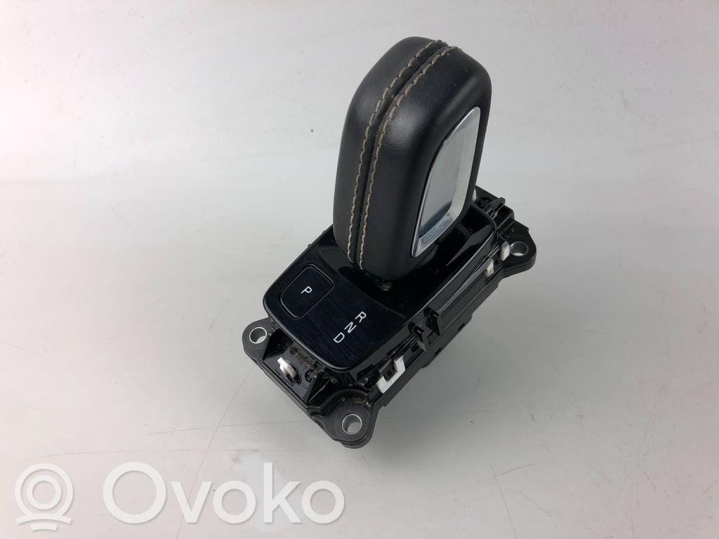 Volvo XC40 Gear selector/shifter in gearbox 