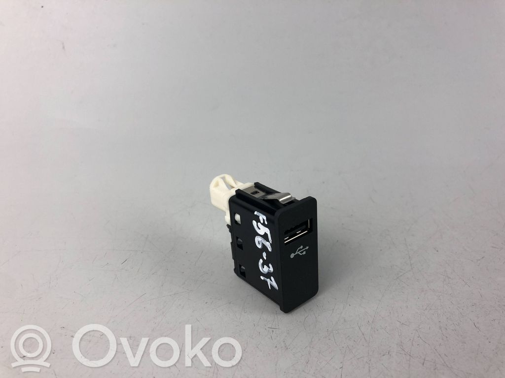 Mini One - Cooper F56 F55 Enchufe conector USB 