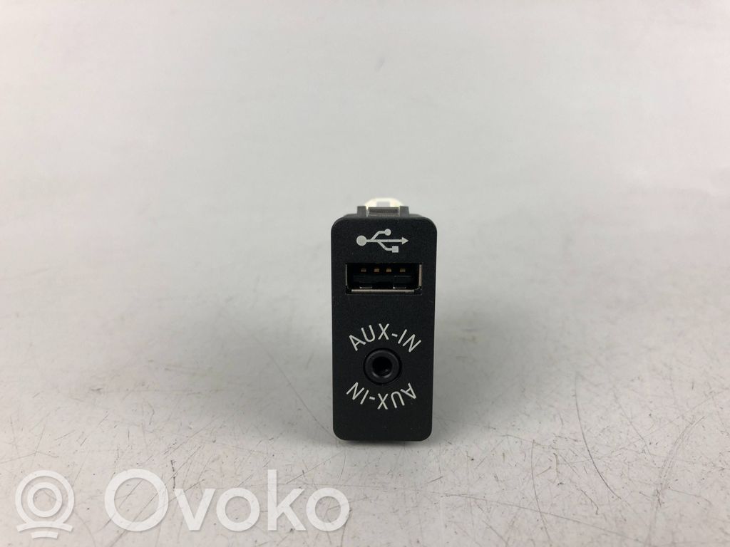 Mini One - Cooper F56 F55 Enchufe conector USB 