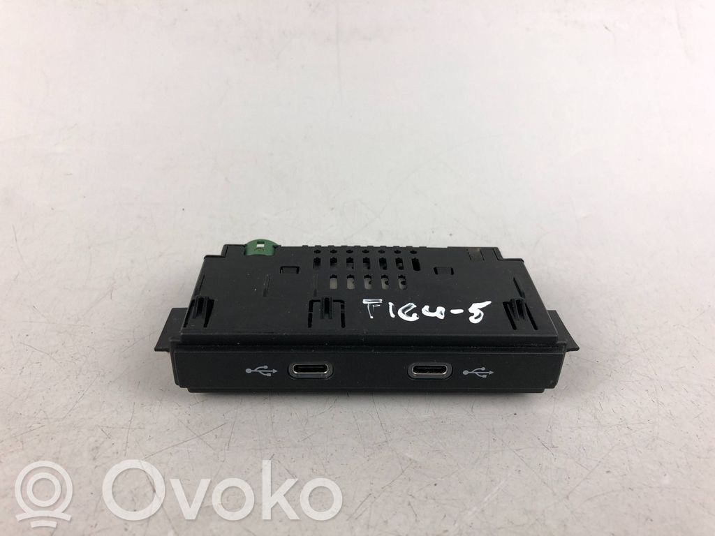 Volkswagen Tiguan USB socket connector 