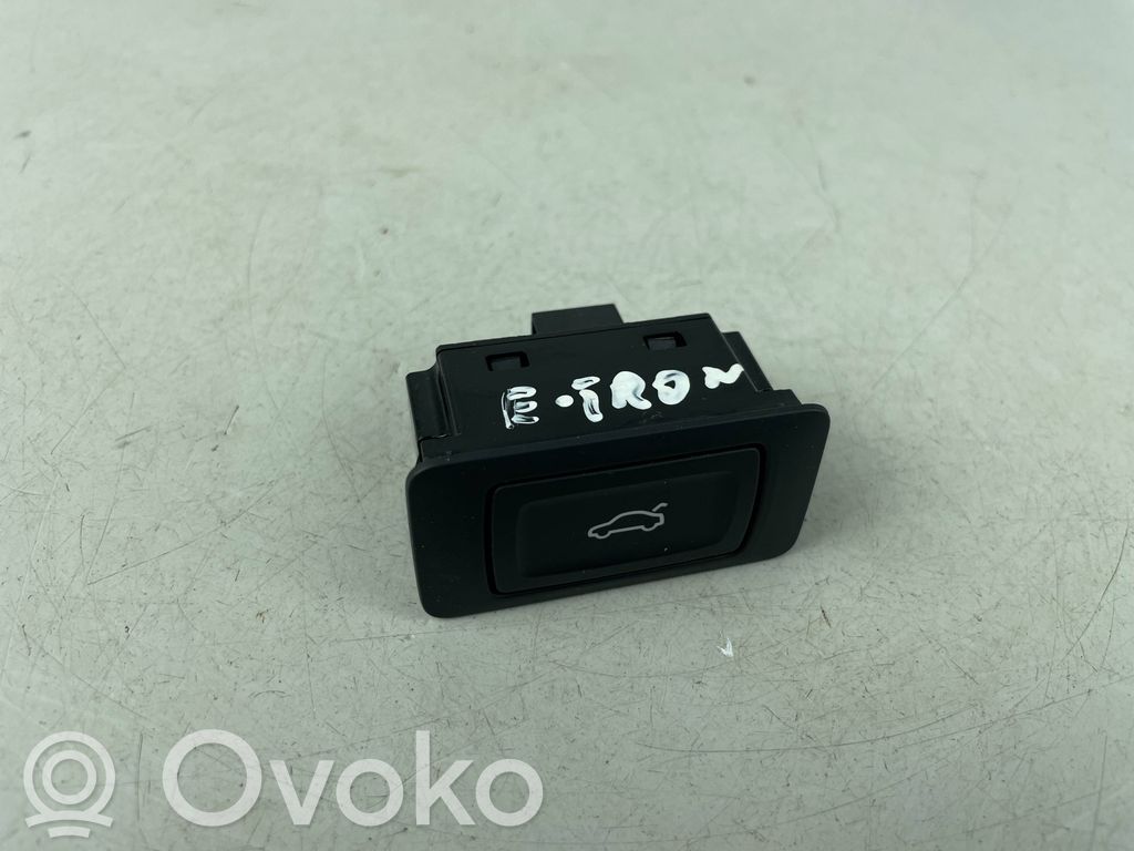 Audi e-tron Tailgate/boot open switch button 