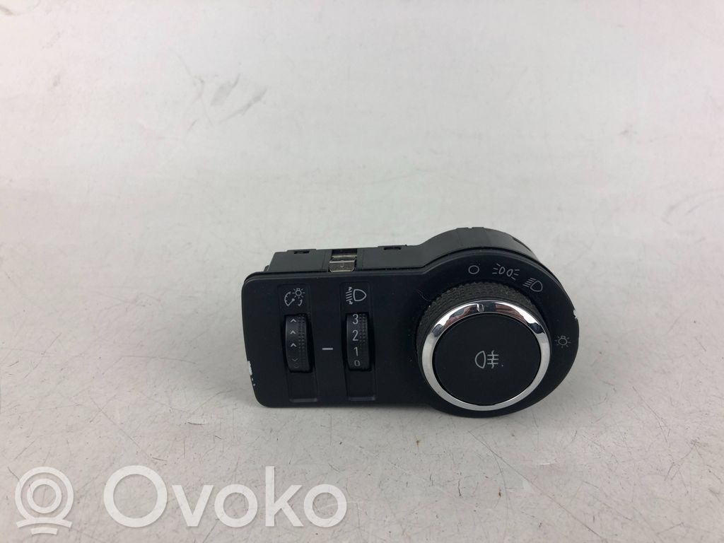 Opel Astra H Light switch 