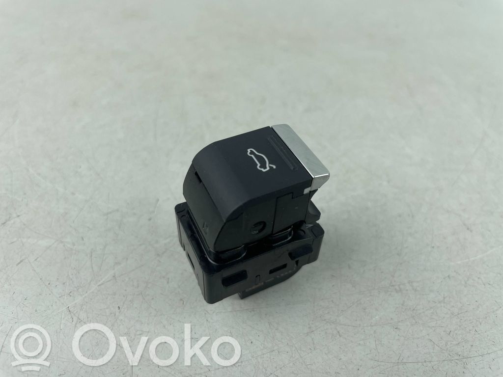 Audi Q4 e-tron Tailgate opening switch 