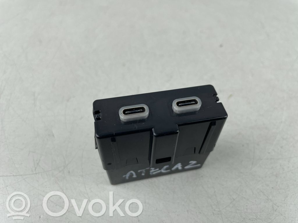 Seat Ateca USB socket connector 