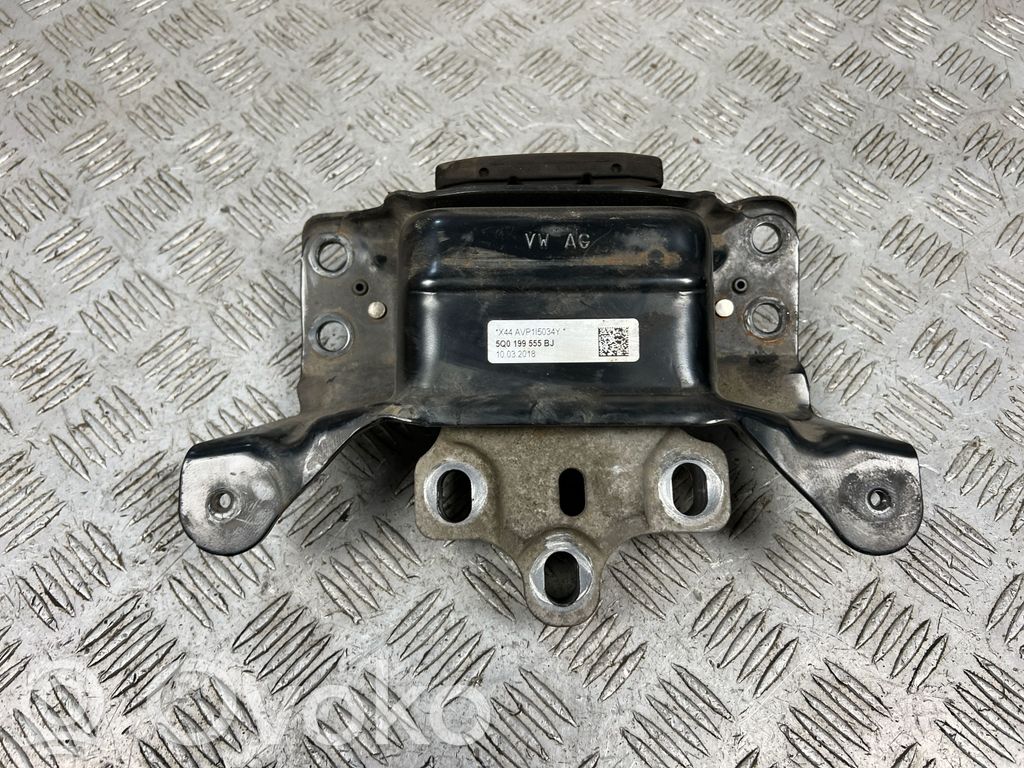 Skoda Superb B8 (3V) Engine mount bracket 