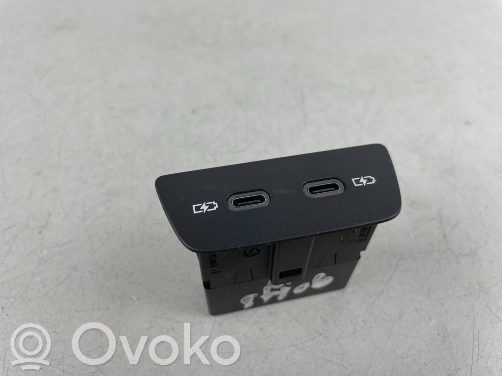 Volkswagen Golf VIII Enchufe conector USB 