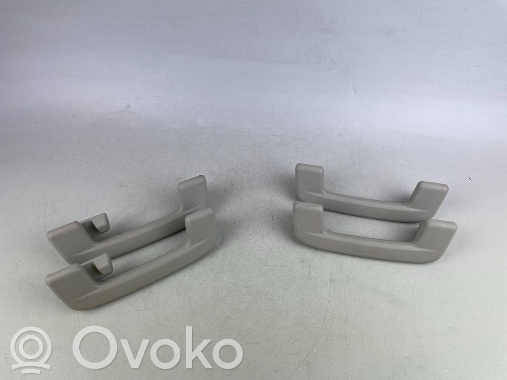 Volkswagen Golf VIII Un set di maniglie per il soffitto 
