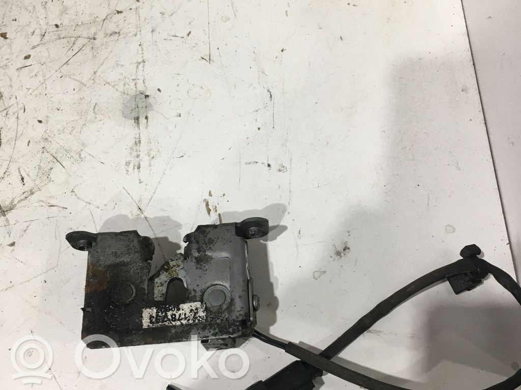 BMW X5 F15 Dzinēja pārsega slēdzene 