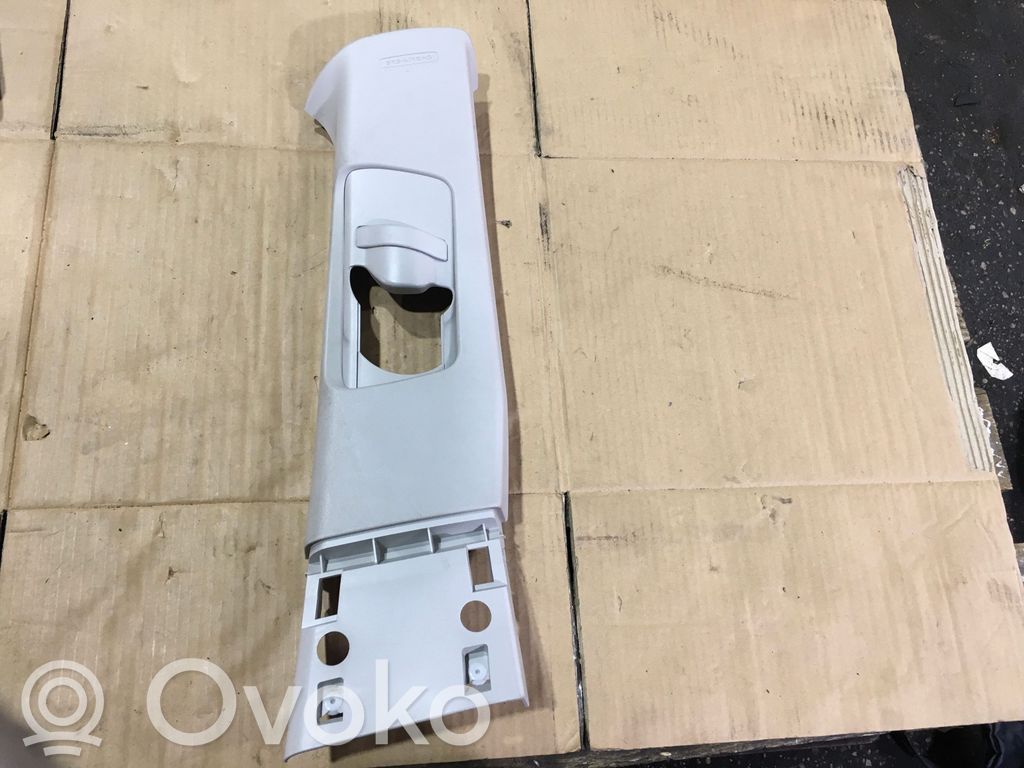 Subaru Outback Pilar (B) (superior) 