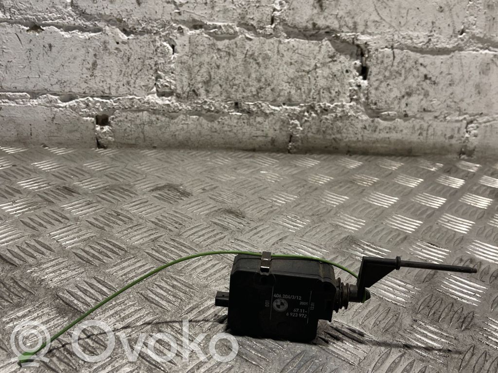BMW 7 E65 E66 Fuel tank cap lock motor 