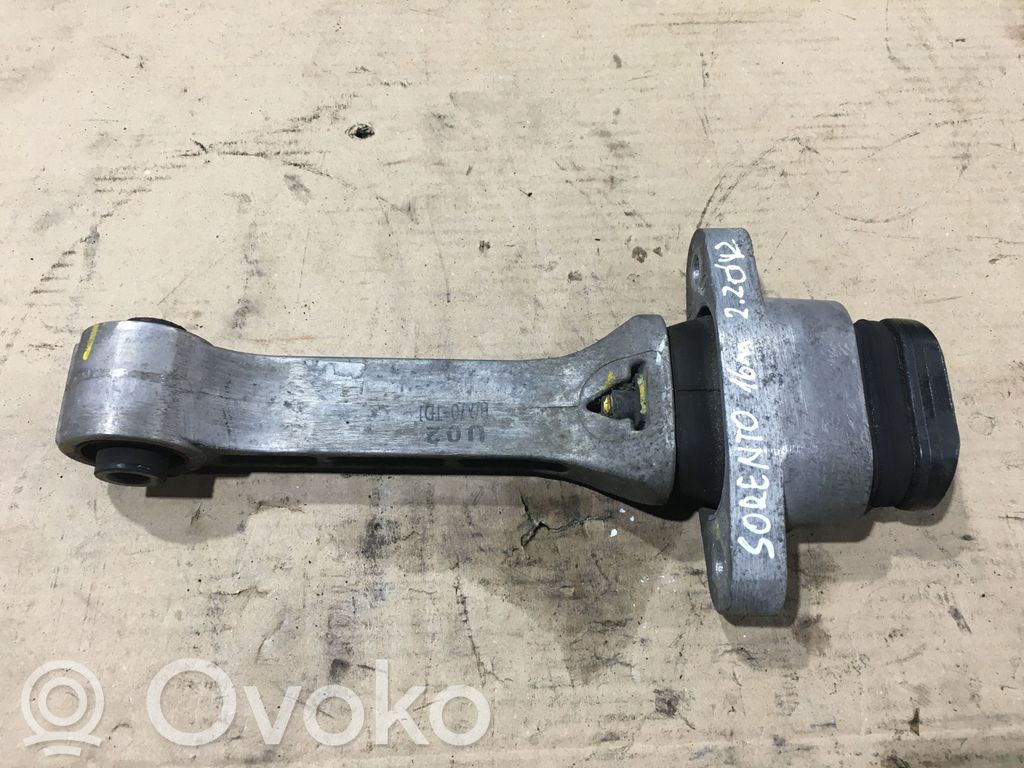 Engine mount bracket   21950C5100