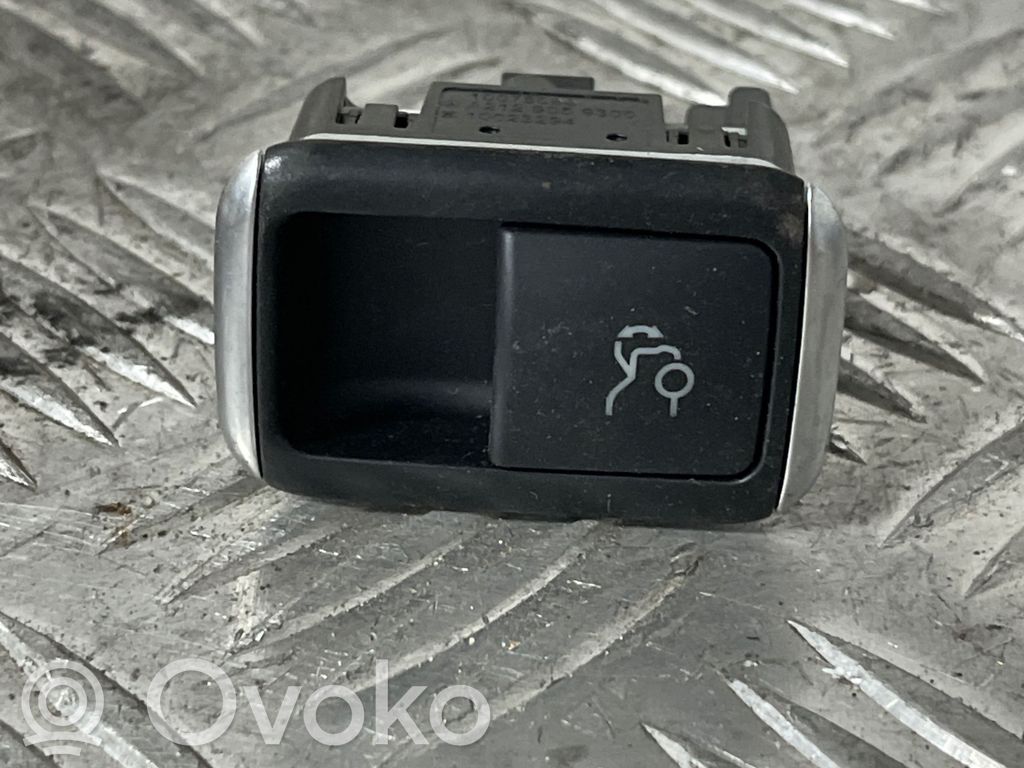 Mercedes-Benz E W212 Tailgate opening switch 