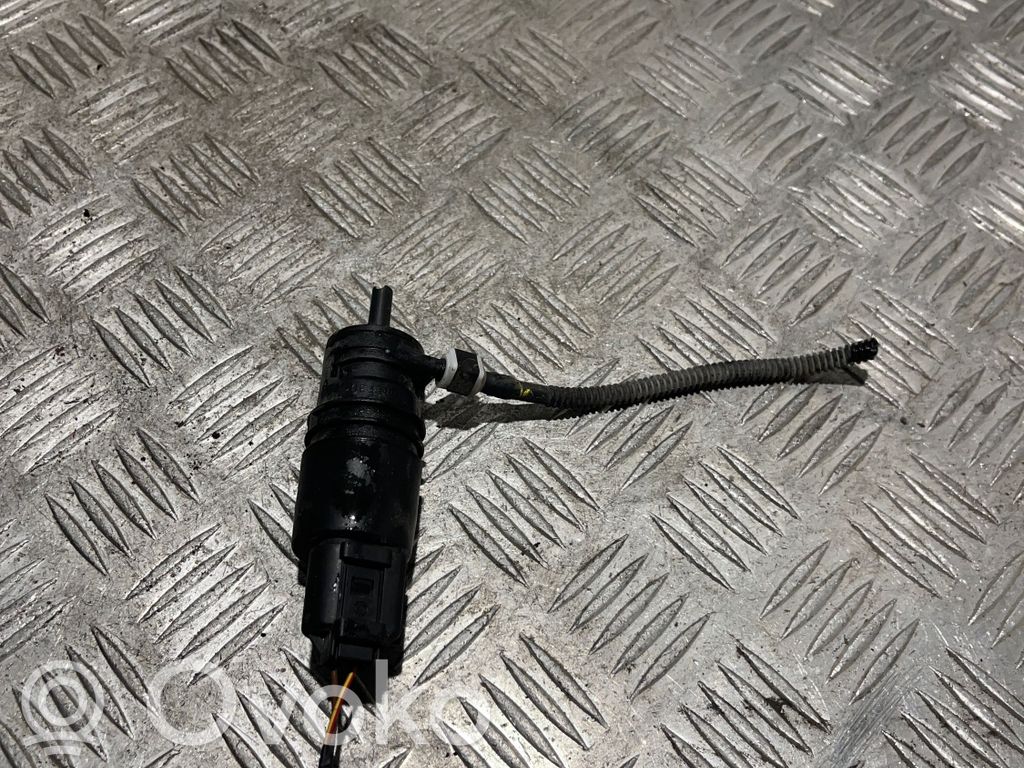 BMW 3 F30 F35 F31 Windscreen/windshield washer pump 