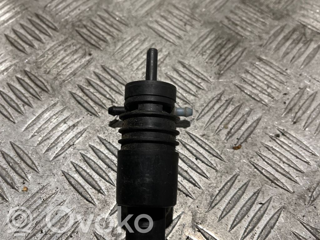 Opel Astra J Windscreen/windshield washer pump 