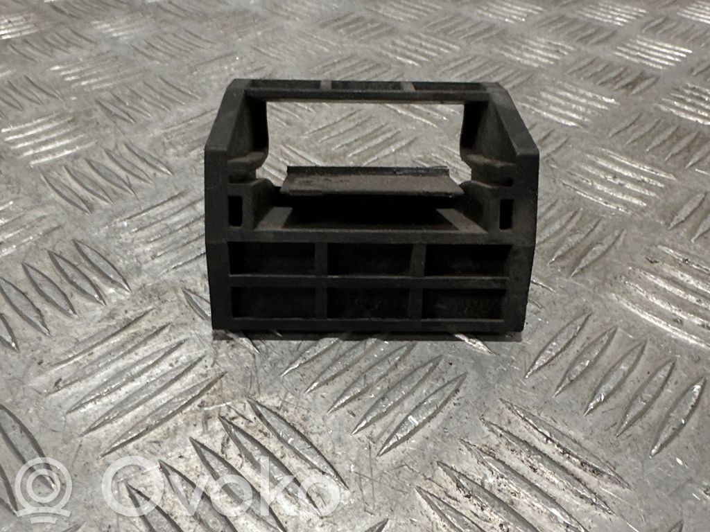 BMW X5 E70 Radiator mount bracket 