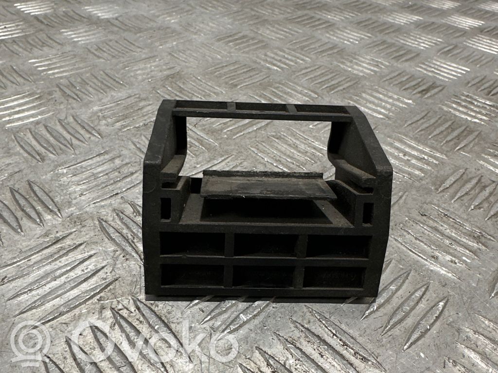 BMW X5 E70 Radiator mount bracket 