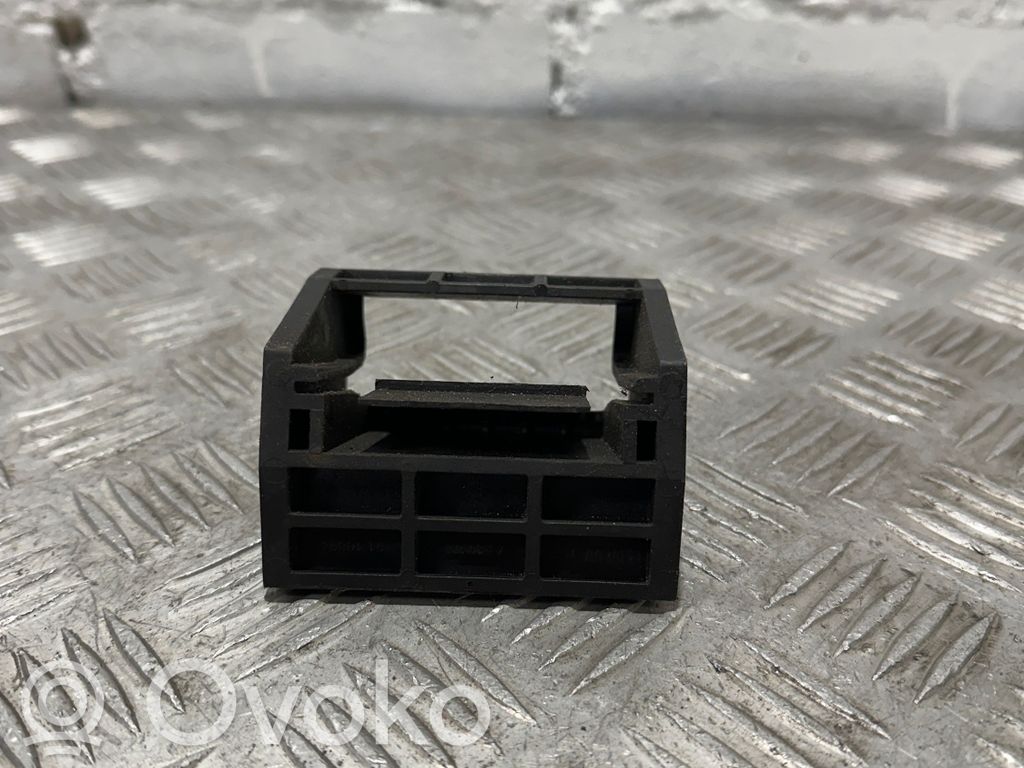 BMW X5 E70 Radiator mount bracket 