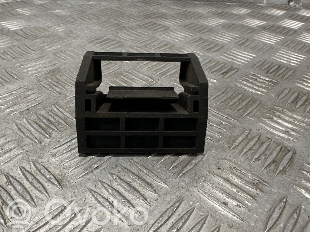 BMW X5 E70 Radiator mount bracket 