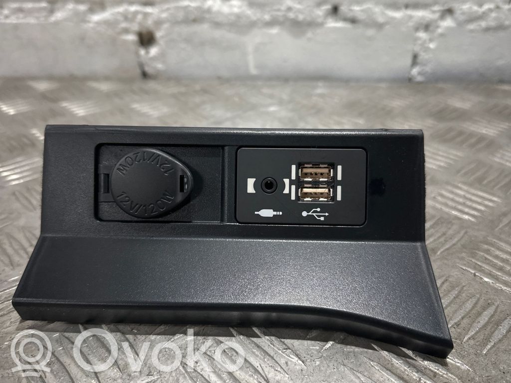 Hyundai Tucson TL Enchufe conector USB 