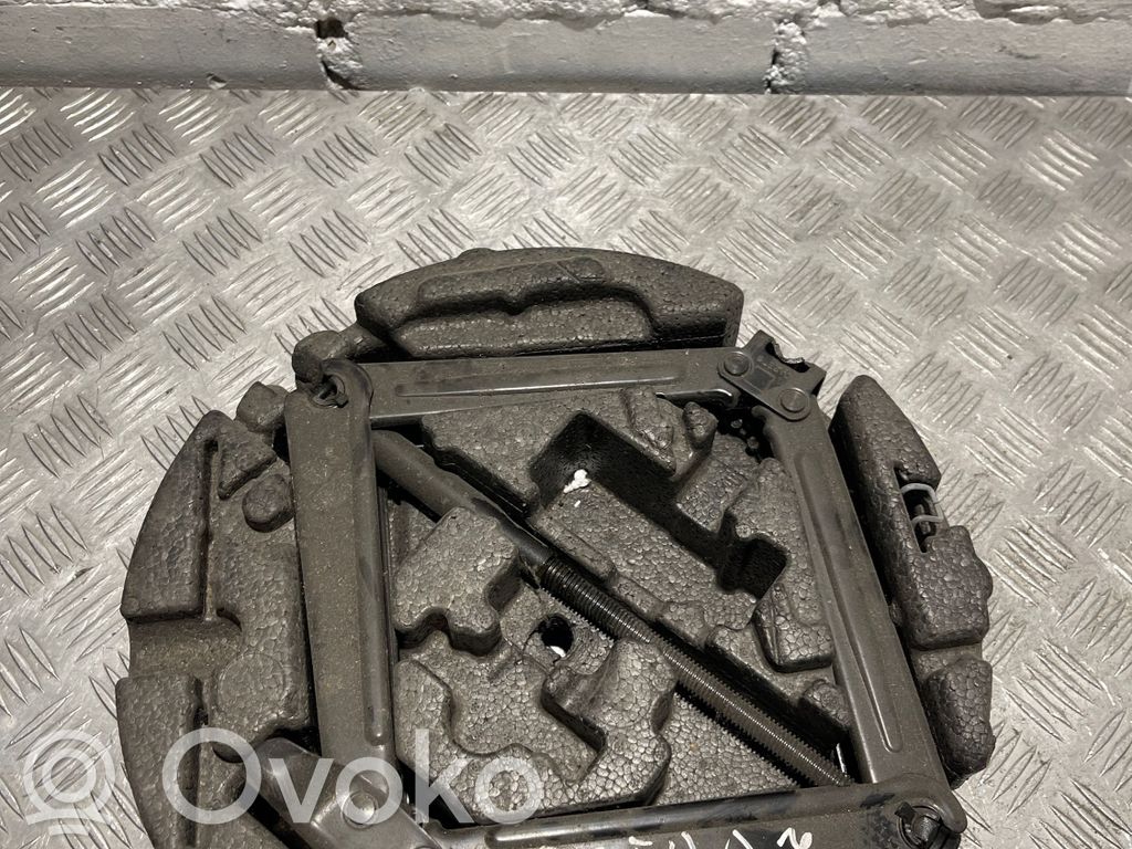 Tool set   537274672