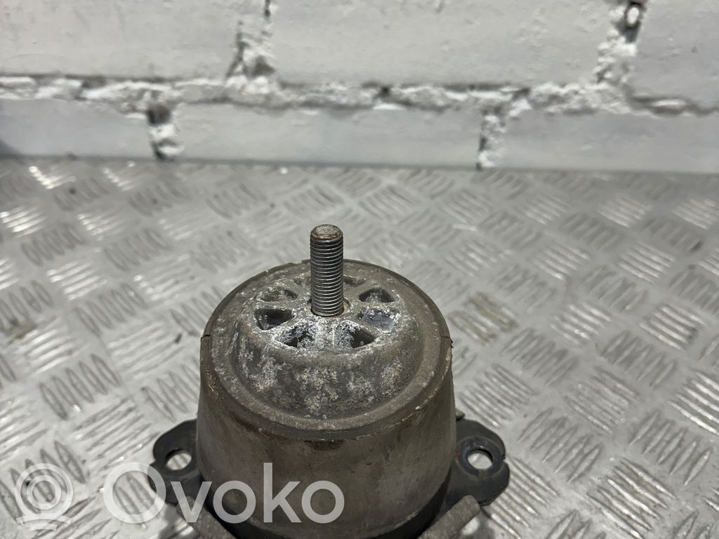Audi Q7 4L Engine mount bracket 