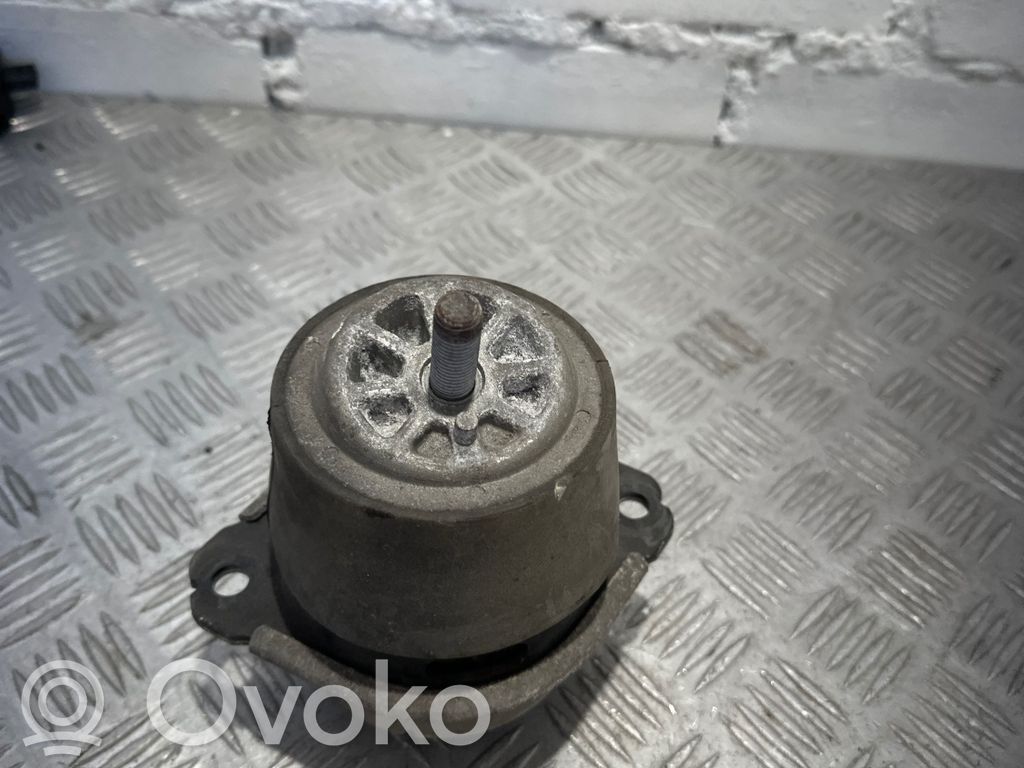 Audi Q7 4L Engine mount bracket 